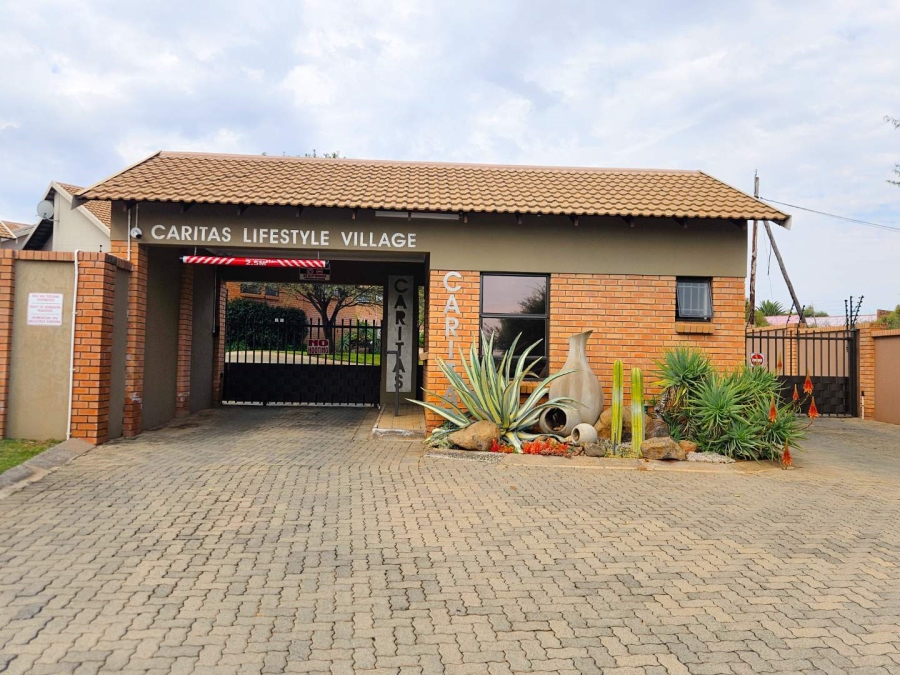 2 Bedroom Property for Sale in Langenhovenpark Free State